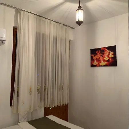 Kristal לינה וארוחת בוקר