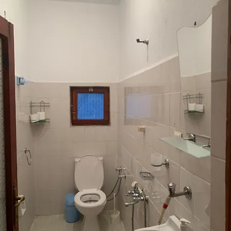 Kristal לינה וארוחת בוקר