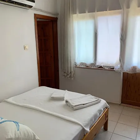 לינה וארוחת בוקר Kristal *